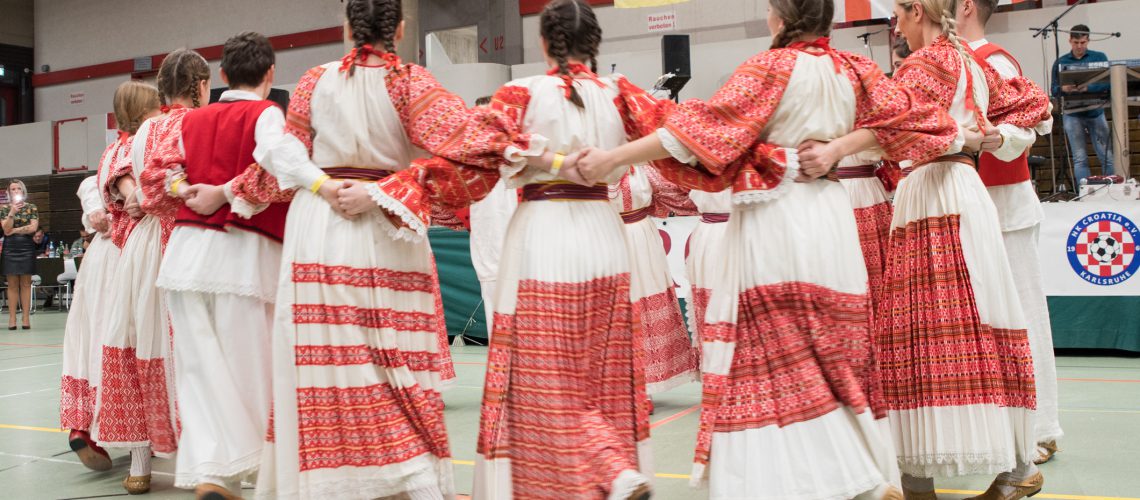 Nastup folklorne skupine FolkloriKA