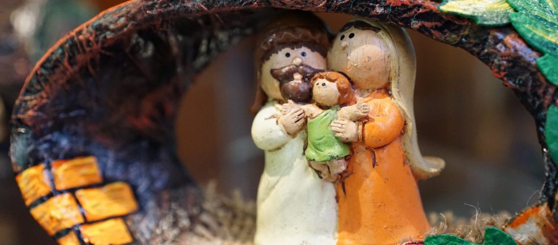statue-autumn-father-religion-child-christmas-1224148-pxhere.com